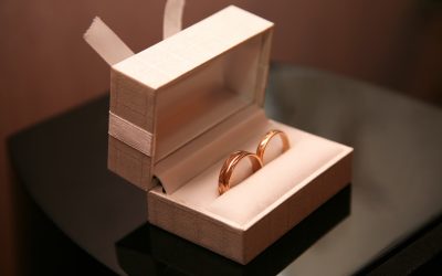 Find the Perfect Anniversary Gift by Visiting Jewelry Stores that Hammond Residents Love